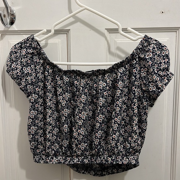 H&M Floral Off The Shoulder Top - Picture 2 of 2